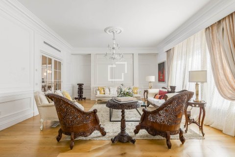 Ático en venta en Barcelona, España 6 dormitorios, 551 m2 No. 150246 - foto 12