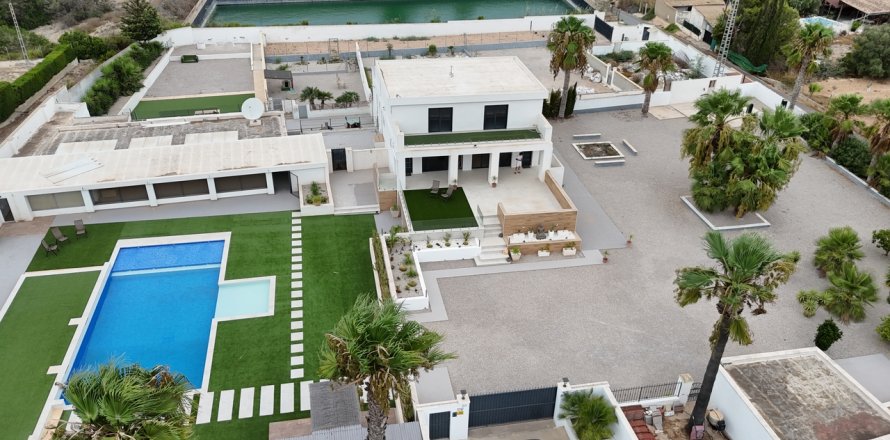 Villa in Los Montesinos, Alicante, Spain 8 bedrooms, 377 sq.m. No. 194566