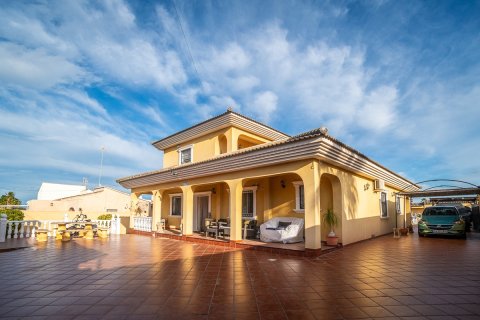 Villa in vendita a Torrevieja, Alicante, Spagna 6 camere da letto, 340 mq. N° 194568 - foto 4