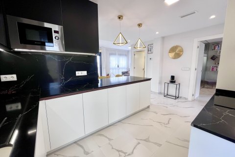 Apartment à vendre à San Miguel de Salinas, Alicante, Espagne, 2 chambres, 101 m2 No. 194567 - photo 4
