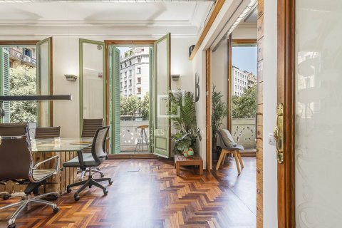 Lägenhet till salu i Barcelona, Spanien 2 sovrum, 175 kvm. Nr. 150377 - foto 5