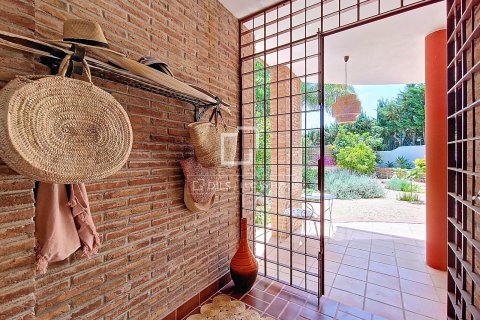 Villa for sale in Vilanova i la Geltru, Barcelona, Spain 5 bedrooms, 320 sq.m. No. 150382 - photo 16