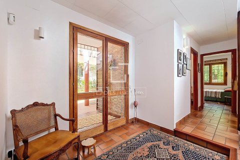 Villa for sale in Vilanova i la Geltru, Barcelona, Spain 5 bedrooms, 320 sq.m. No. 150382 - photo 9