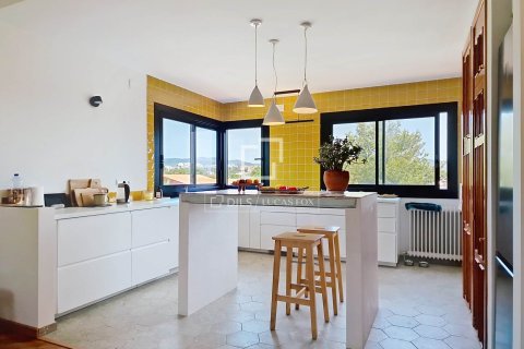 Villa for sale in Vilanova i la Geltru, Barcelona, Spain 5 bedrooms, 320 sq.m. No. 150382 - photo 27