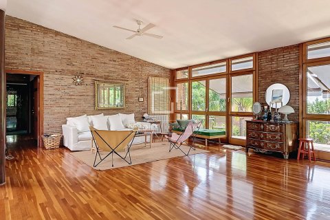 Villa in Vilanova i la Geltru, Barcelona, Spain 5 bedrooms, 320 sq.m. No. 150382