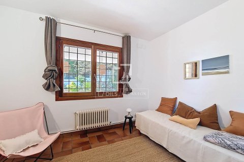 Villa for sale in Vilanova i la Geltru, Barcelona, Spain 5 bedrooms, 320 sq.m. No. 150382 - photo 18