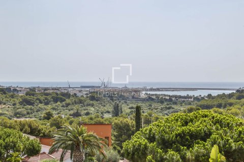 Villa for sale in Vilanova i la Geltru, Barcelona, Spain 5 bedrooms, 320 sq.m. No. 150382 - photo 4
