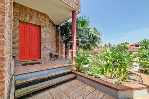 Villa for sale in Vilanova i la Geltru, Barcelona, Spain 5 bedrooms, 320 sq.m. No. 150382 - photo 6