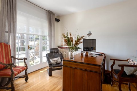 Villa for sale in Cabrils, Barcelona, Spain 5 bedrooms, 520 sq.m. No. 150383 - photo 15