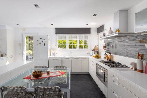 Villa for sale in Cabrils, Barcelona, Spain 5 bedrooms, 520 sq.m. No. 150383 - photo 6