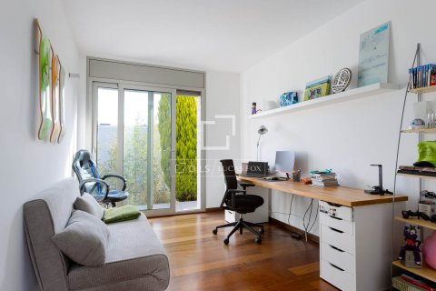 Huvila myytävänä Vallromanes, Barcelona, Espanja, 4 makuuhuonetta, 400 m2 No. 150378 - kuva 25