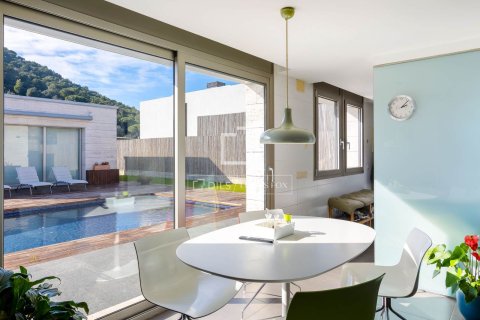 Villa for sale in Vallromanes, Barcelona, Spain 4 bedrooms, 400 sq.m. No. 150378 - photo 20