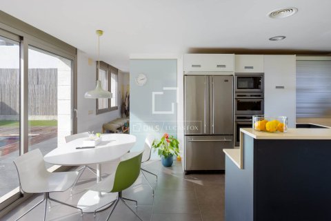 Villa for sale in Vallromanes, Barcelona, Spain 4 bedrooms, 400 sq.m. No. 150378 - photo 21