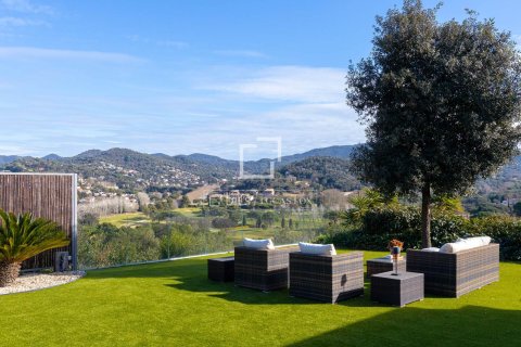 Villa for sale in Vallromanes, Barcelona, Spain 4 bedrooms, 400 sq.m. No. 150378 - photo 5