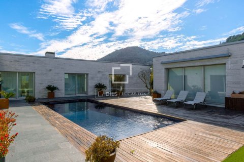 Villa for sale in Vallromanes, Barcelona, Spain 4 bedrooms, 400 sq.m. No. 150378 - photo 10