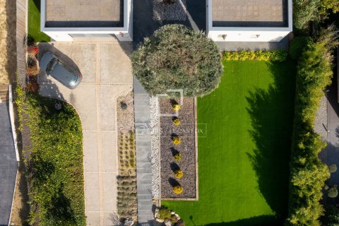 Villa for sale in Vallromanes, Barcelona, Spain 4 bedrooms, 400 sq.m. No. 150378 - photo 15