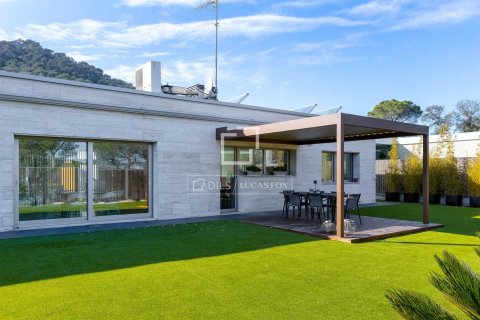 Villa for sale in Vallromanes, Barcelona, Spain 4 bedrooms, 400 sq.m. No. 150378 - photo 13