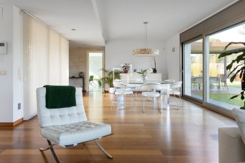 Villa for sale in Vallromanes, Barcelona, Spain 4 bedrooms, 400 sq.m. No. 150378 - photo 19