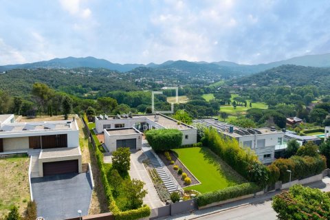 Huvila myytävänä Vallromanes, Barcelona, Espanja, 4 makuuhuonetta, 400 m2 No. 150378 - kuva 19