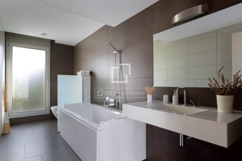 Villa for sale in Vallromanes, Barcelona, Spain 4 bedrooms, 400 sq.m. No. 150378 - photo 27