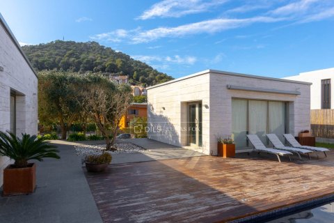Villa for sale in Vallromanes, Barcelona, Spain 4 bedrooms, 400 sq.m. No. 150378 - photo 11