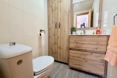 Apartment for sale in Guardamar del Segura, Alicante, Spain 3 bedrooms, 74 sq.m. No. 188919 - photo 3