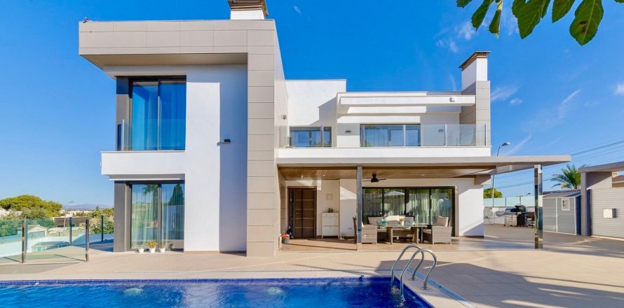 Villa i Torrevieja, Alicante, Spanien 3 sovrum, 393 kvm. Nr. 188921