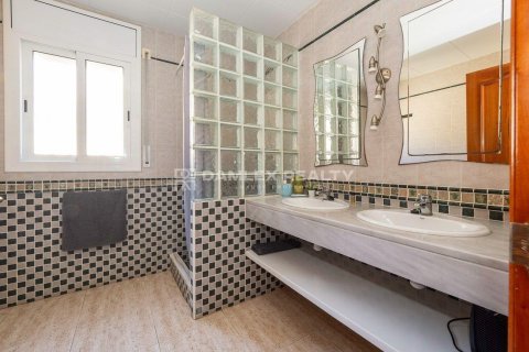 Villa for sale in Lloret de Mar, Girona, Spain 4 bedrooms, 323 sq.m. No. 177209 - photo 29