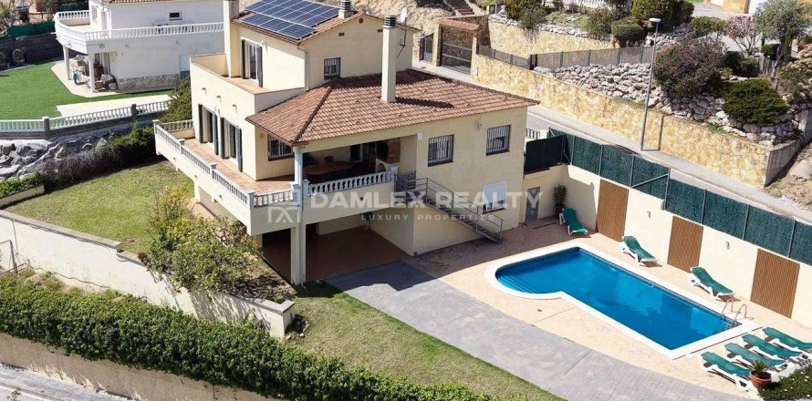 Villa in Lloret de Mar, Girona, Spain 4 bedrooms, 323 sq.m. No. 177209