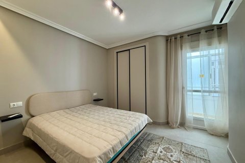 Apartamento en venta en Torrevieja, Alicante, España 2 dormitorios, 80 m2 No. 178168 - foto 5