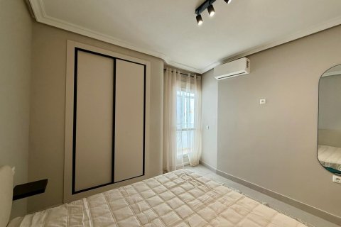 Apartamento en venta en Torrevieja, Alicante, España 2 dormitorios, 80 m2 No. 178168 - foto 11