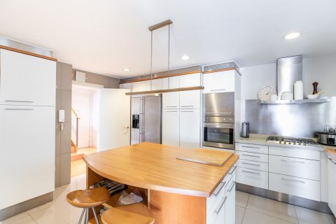 Dzīvoklis pārdošanā Barcelona, Spānijā 4 istabas, Nr. 141000 - attēls 8