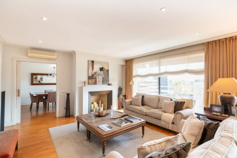 Dzīvoklis pārdošanā Barcelona, Spānijā 4 istabas, Nr. 141000 - attēls 3