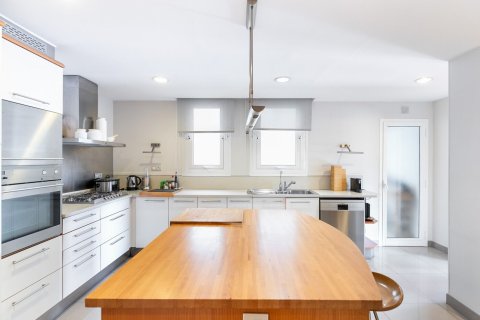 Dzīvoklis pārdošanā Barcelona, Spānijā 4 istabas, Nr. 141000 - attēls 10