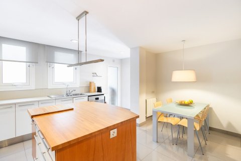 Dzīvoklis pārdošanā Barcelona, Spānijā 4 istabas, Nr. 141000 - attēls 9