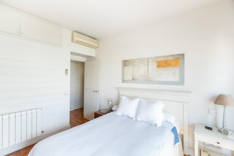 Dzīvoklis pārdošanā Barcelona, Spānijā 4 istabas, Nr. 141000 - attēls 17