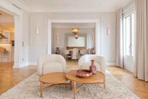 Lägenhet till salu i Barcelona, Spanien 3 sovrum, Nr. 140999 - foto 2