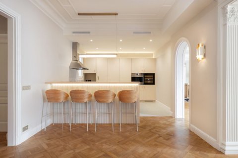 Lägenhet till salu i Barcelona, Spanien 3 sovrum, Nr. 140999 - foto 6