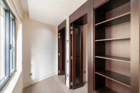 Apartamento en venta en Barcelona, España 3 dormitorios, No. 141001 - foto 16