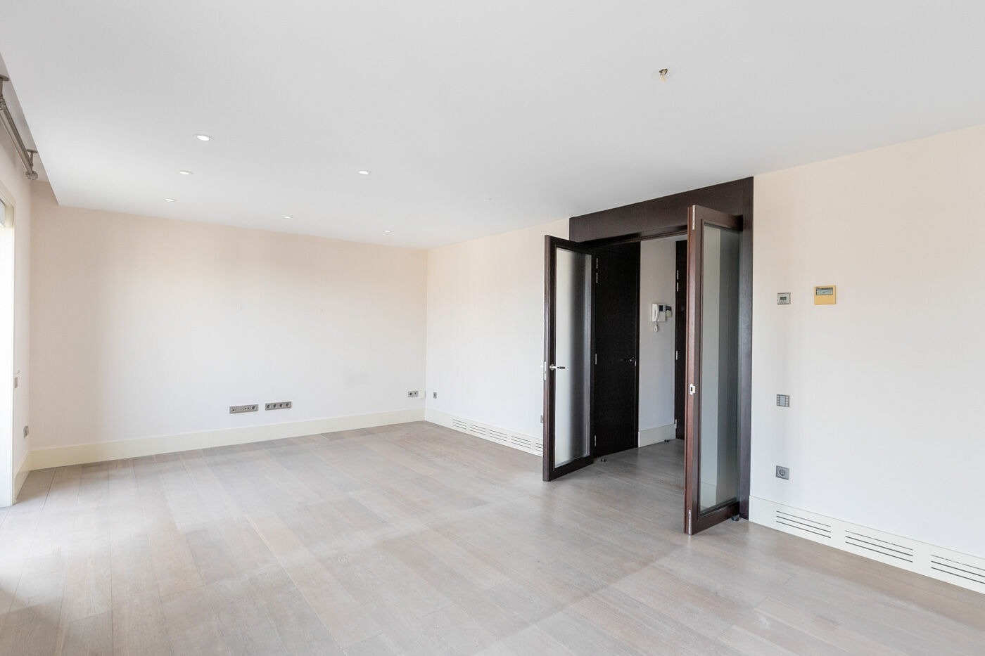 Apartment in Barcelona, Spain 3 bedrooms,  No. 141001