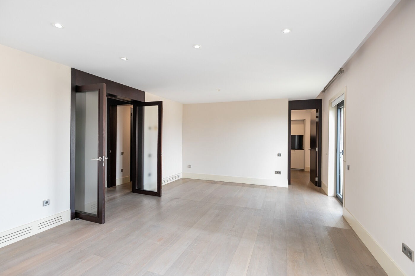 Apartment in Barcelona, Spain 3 bedrooms,  No. 141001