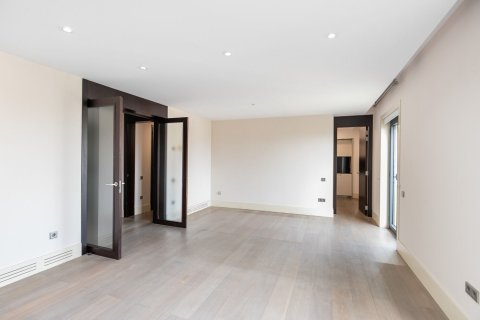 Apartamento en venta en Barcelona, España 3 dormitorios, No. 141001 - foto 4