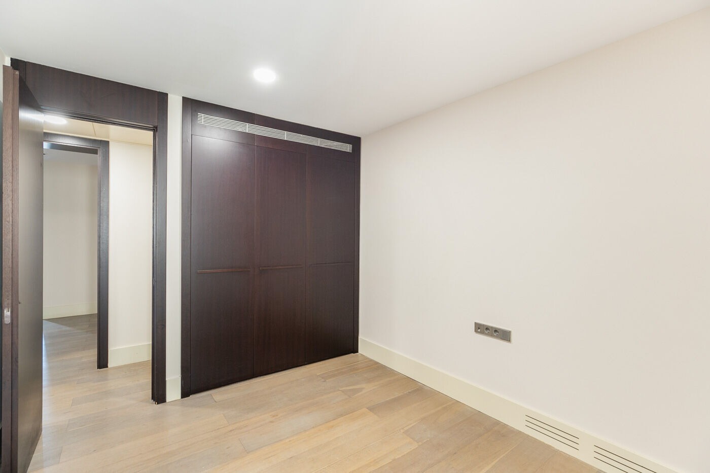 Apartment in Barcelona, Spain 3 bedrooms,  No. 141001