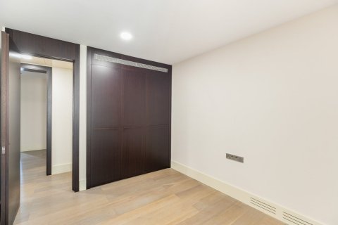 Apartamento en venta en Barcelona, España 3 dormitorios, No. 141001 - foto 14