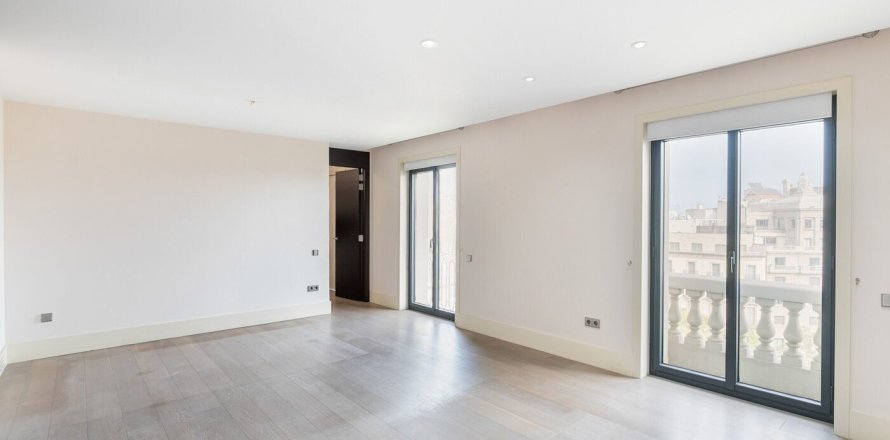 Apartamento en Barcelona, España 3 dormitorios, No. 141001