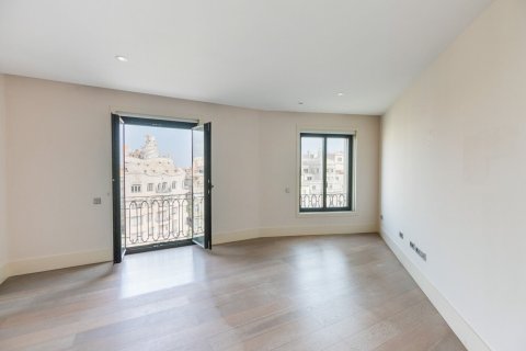 Apartamento en venta en Barcelona, España 3 dormitorios, No. 141001 - foto 9