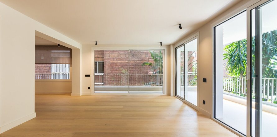 Apartment à Barcelona, Espagne 5 chambres, No. 140998