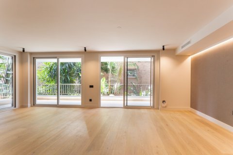 Apartment à vendre à Barcelona, Espagne, 5 chambres, No. 140998 - photo 2