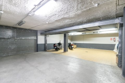 Apartamento en venta en Barcelona, España 5 dormitorios, No. 140996 - foto 23