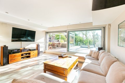 Apartamento en venta en Barcelona, España 5 dormitorios, No. 140996 - foto 2